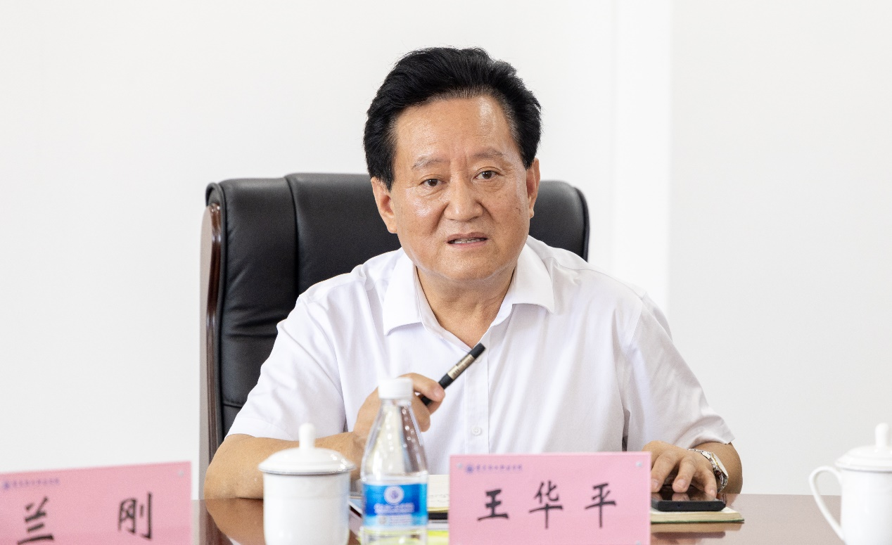 兰刚对王华平一行的到来表示热烈欢迎